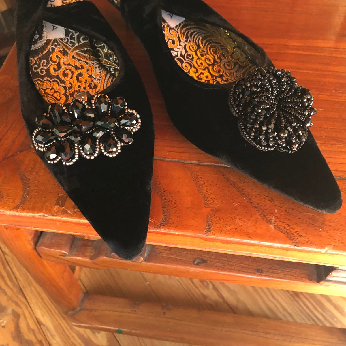 Venetia Kitten Heels / Black