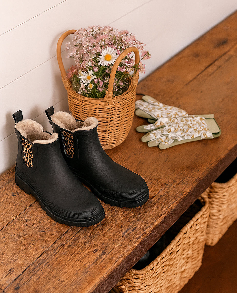Garden Galoshes! Black Leo