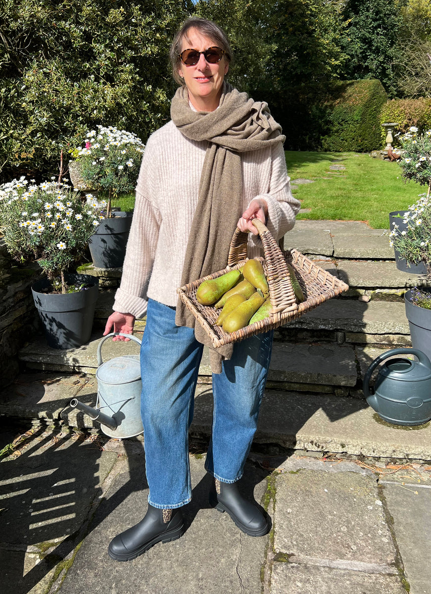 Garden Galoshes! Black Leo