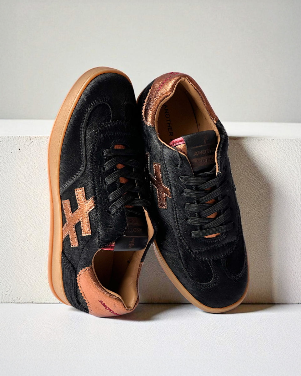 College Sneakers - Black Pony