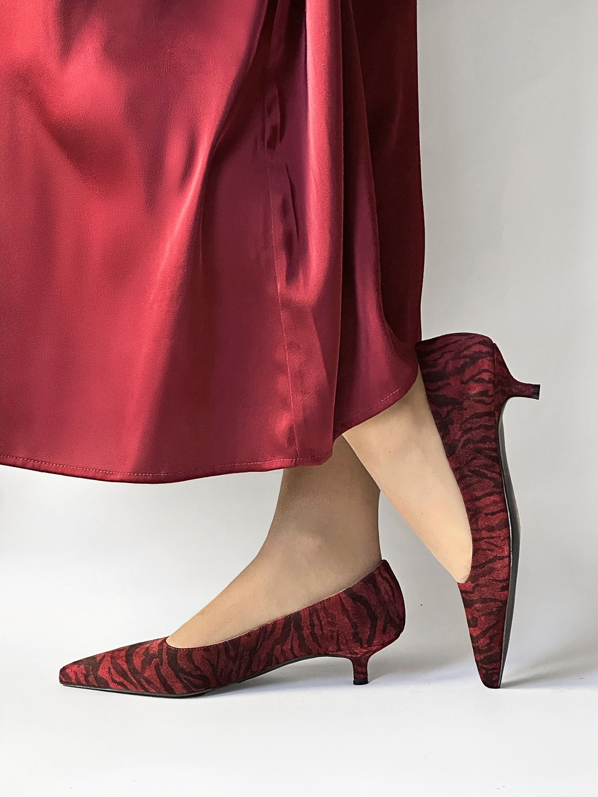 Tiger Kitten Courts / cherry