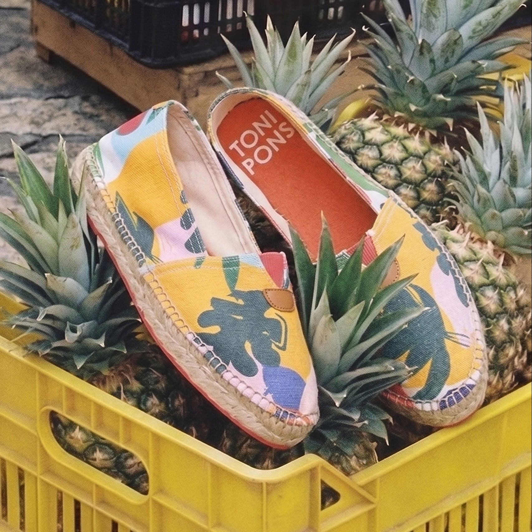 Hawaiian Tropic Canvas Flats