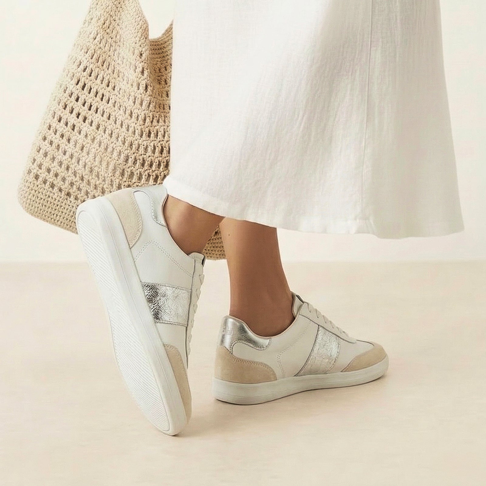 College Sneakers / White & Silver