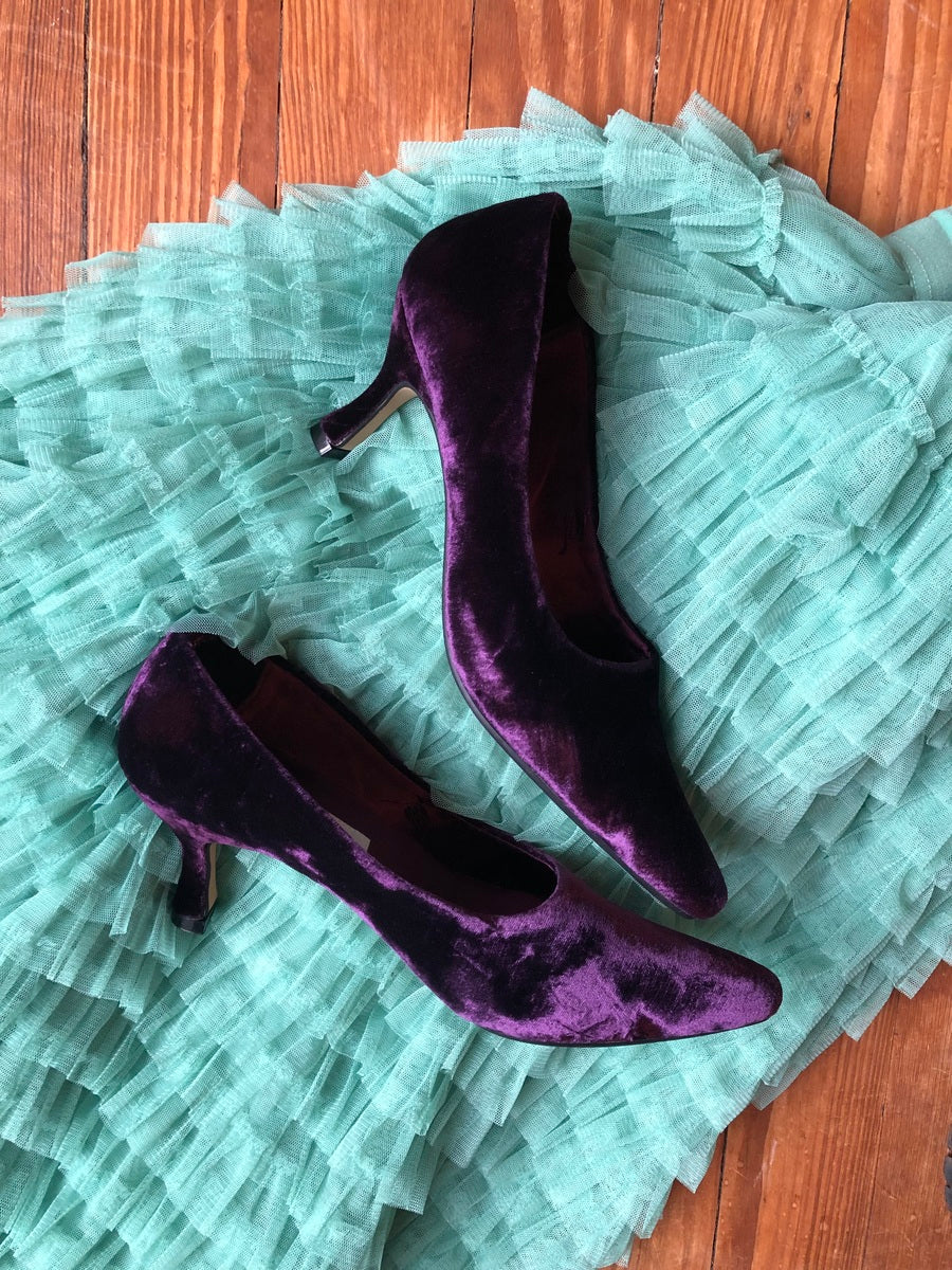 Versailles Amethyst Courts