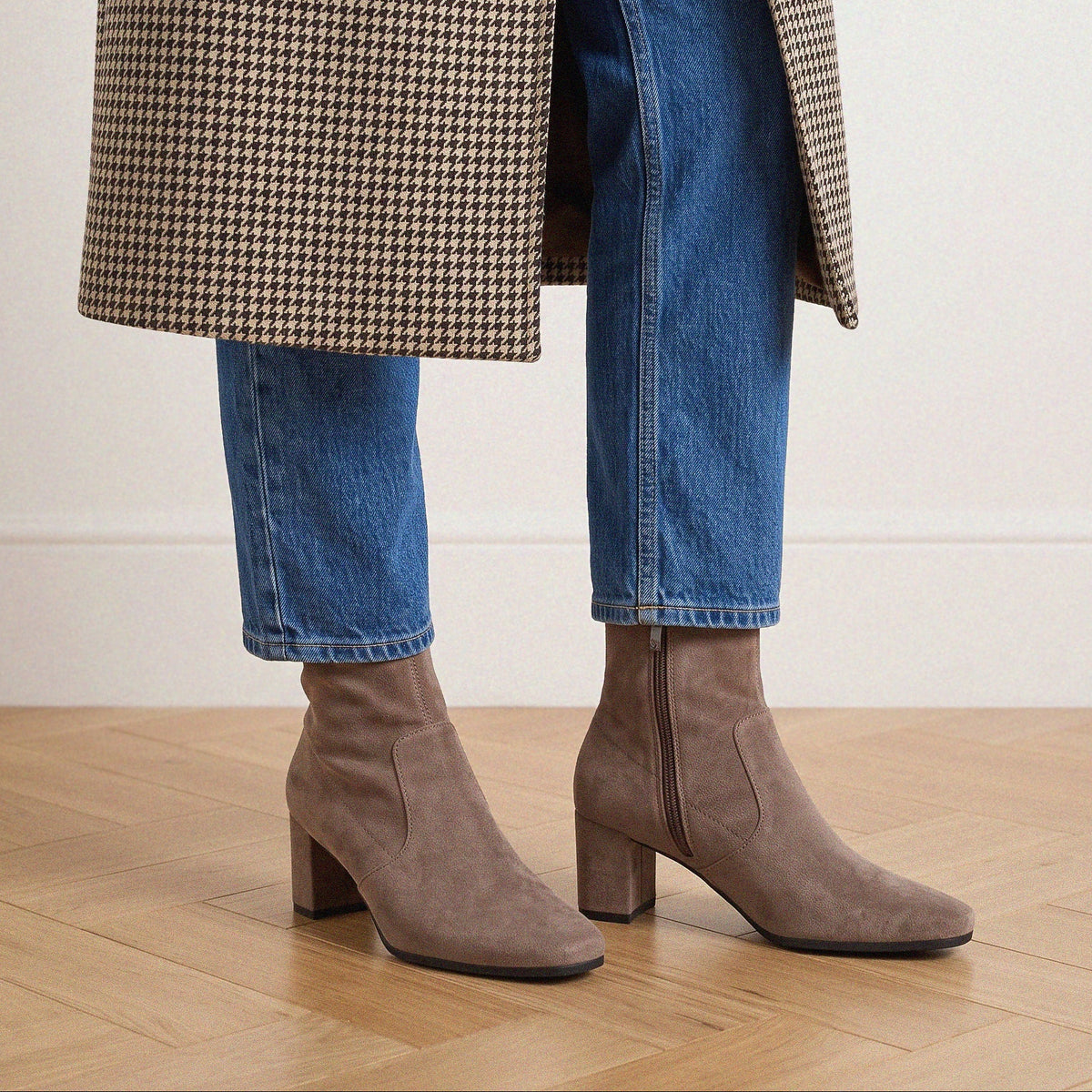 Klara Stretch Suede Ankle Boots / Mushroom
