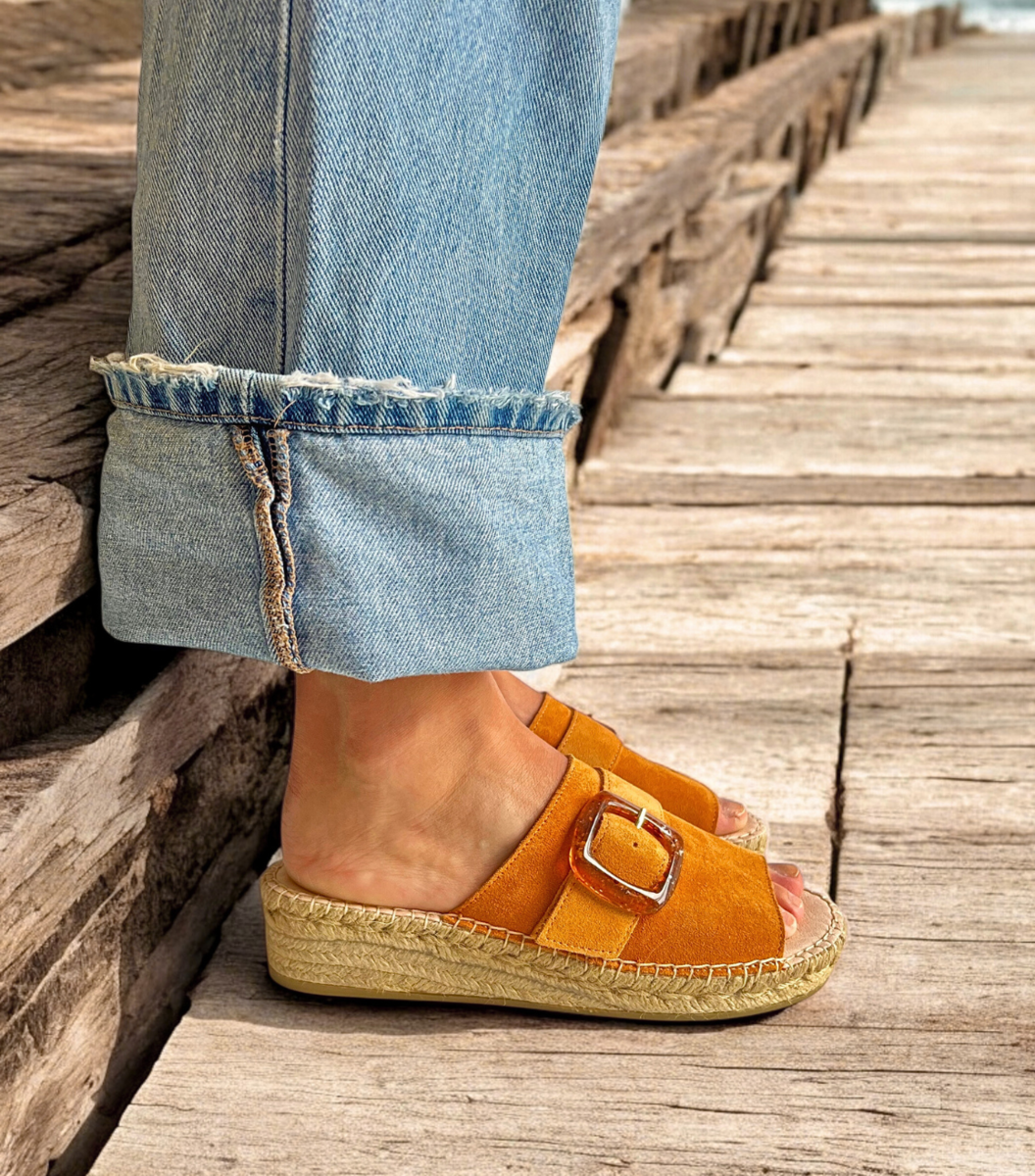 Palma Buckled Slides / Apricot