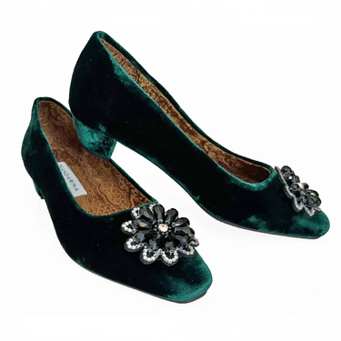 Step into Luxury: Velvet Shoes are Taking Over!
