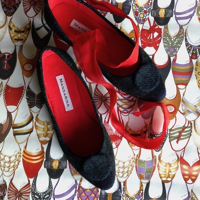 shoes with pump button