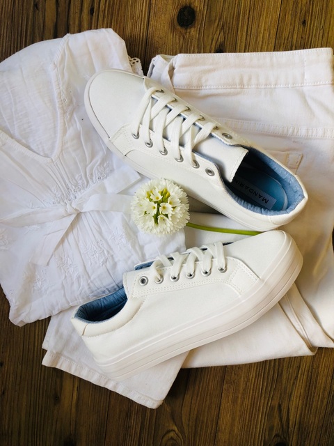 Blanche! Size 7 only