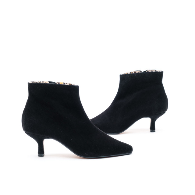 Petra Pixie Boots / Black Suede Size UK4 / Euro 37 Thumbnail