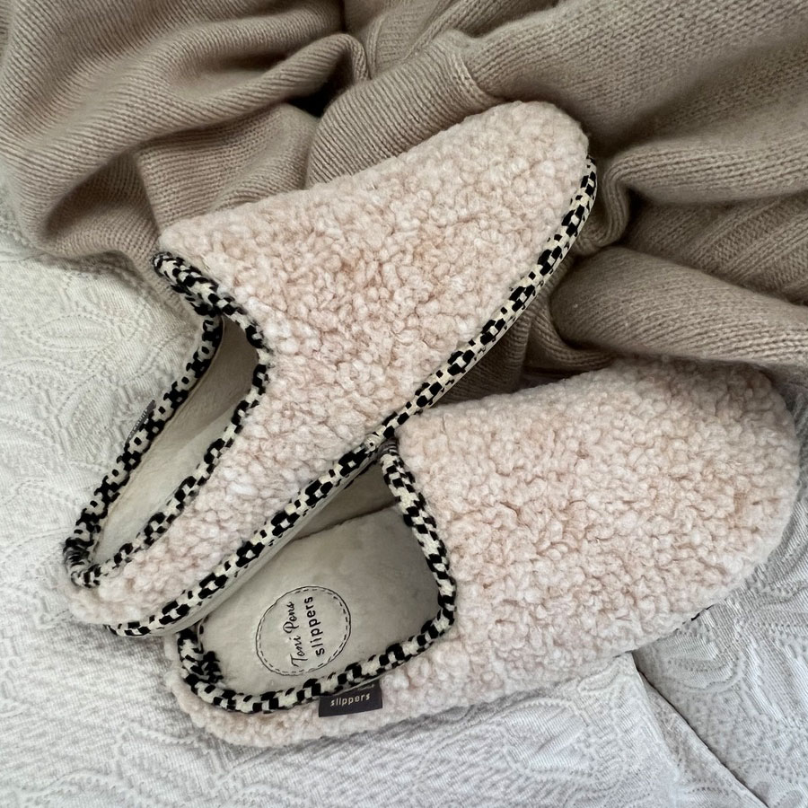 Discover Vegan Friendly Fur And Sheepskin Slippers at Mandarina Shoes